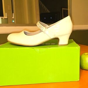 Her first heels. Spring holiday is just around the bend. Be ahead of the rush 🙂